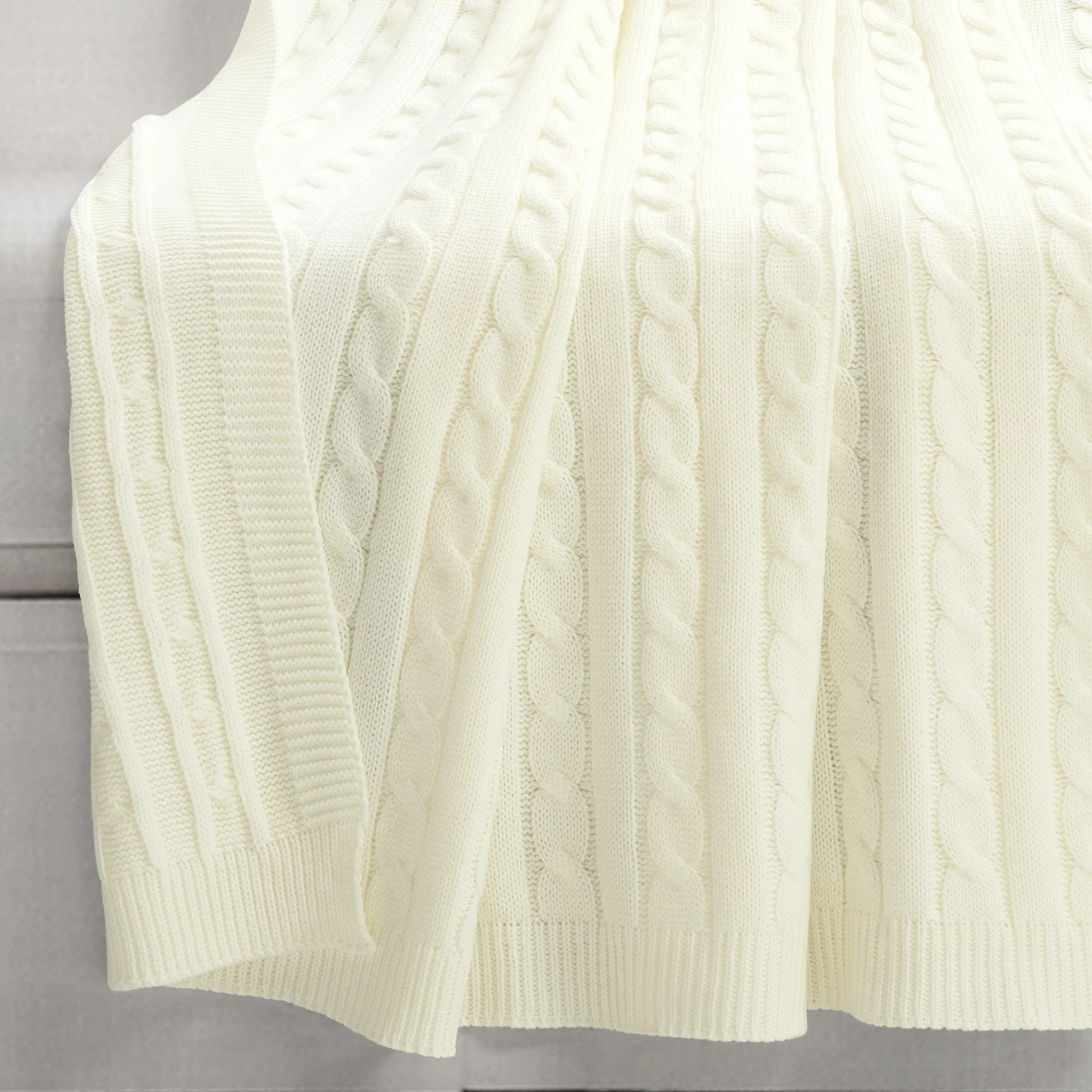 Brand new π Lush Decor Cable Soft Knitted All-Season Throw Light Grey π 4 Brand new π Lush Decor Cable Soft Knitted All-Season Throw Light Grey π - Image 4