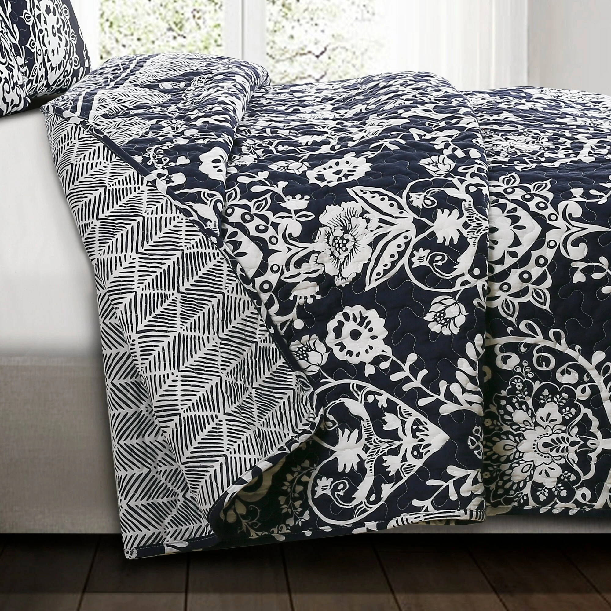 Buy 🤩 Lush Decor Rosetta Floral 3 Piece Quilt Set ❤️ 4 Buy 🤩 Lush Decor Rosetta Floral 3 Piece Quilt Set ❤️ - Image 4