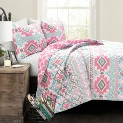 Brand new ❤️ Lush Decor Stripe Malibu Reversible Oversized Quilt 😍